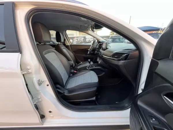 Fiat Tipo Cross 2022 - 14950 EUR, 98000 km - AUTO.MOTO.pt - 98000km - foto 33 de 53