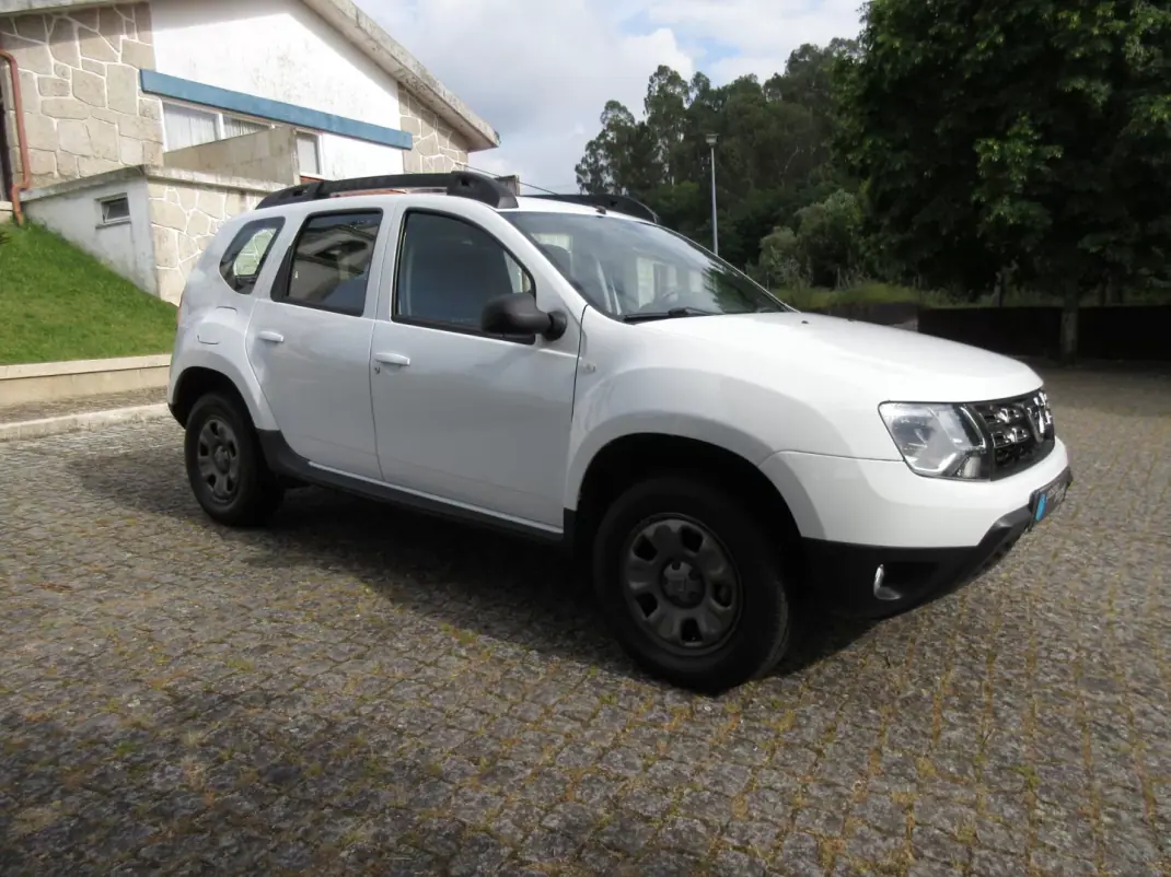 Dacia Duster 2015 - 10990 EUR, 208000 km - AUTO.MOTO.pt - 208000km - foto 10 de 35