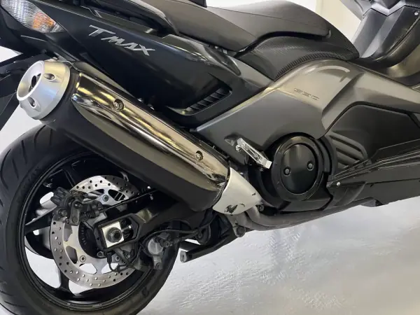 Yamaha TMAX 2015 - 8990 EUR, 25000 km - AUTO.MOTO.pt - 25000km - foto 10 de 26