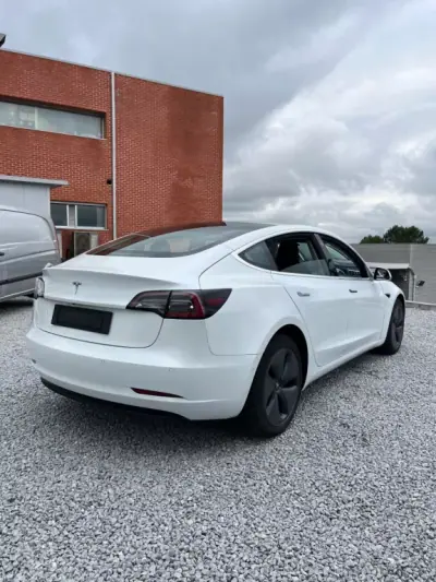 Tesla Model 3 2020 - 23990 EUR, 81000 km - AUTO.MOTO.pt - 81000km - foto 4 de 17