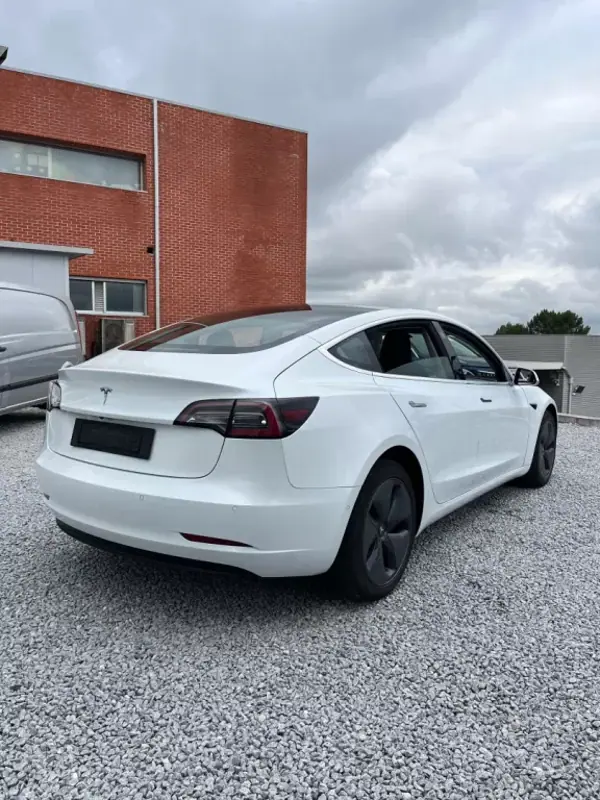 Tesla Model 3 2020 - 23000 EUR, 81000 km - AUTO.MOTO.pt - 81000km - foto 4 de 17