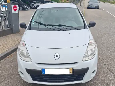 Renault Clio 2010 - 4000 EUR, 252000 km - AUTO.MOTO.pt - 252000km - foto 2 de 14