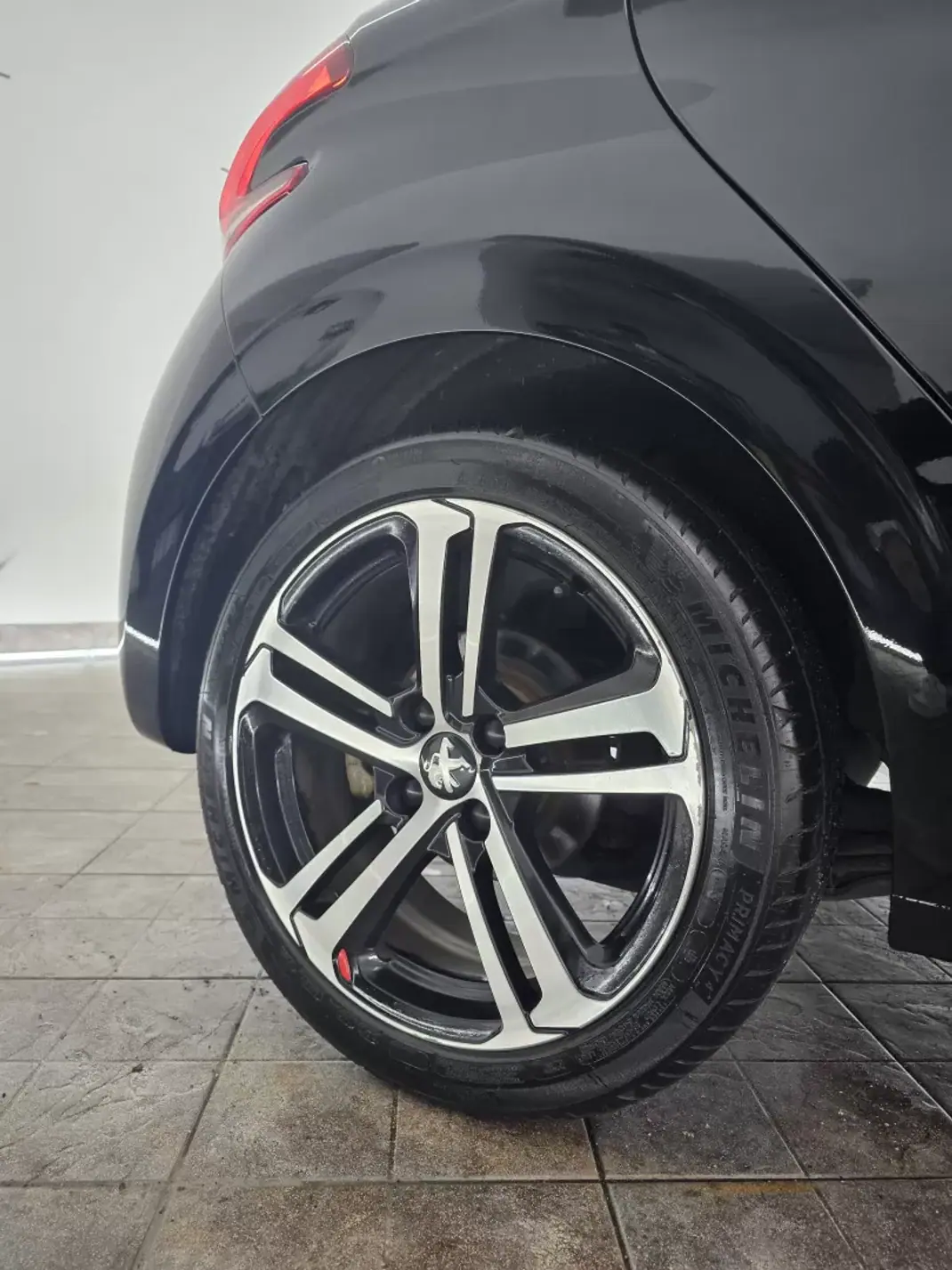 Peugeot 208 2019 - 11950 EUR, 90328 km - AUTO.MOTO.pt - 90328km - foto 58 de 90