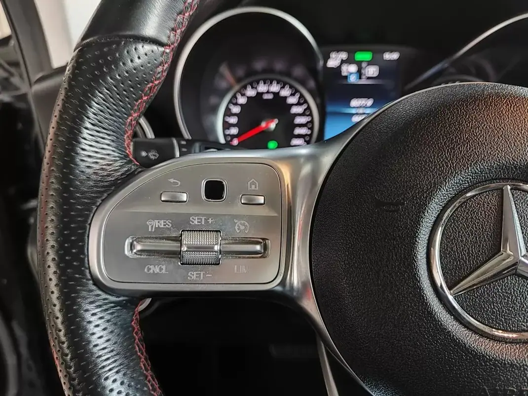 Mercedes-Benz GLC 300 2022 - 41500 EUR, 64500 km - AUTO.MOTO.pt - 64500km - foto 28 de 40