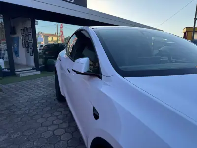 Tesla Model Y 2026 - 44900 EUR, 100 km - AUTO.MOTO.pt - 100km - foto 19 de 31