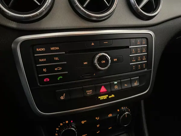 Mercedes-Benz CLA 180 2015 - 16500 EUR, 181000 km - 181000km - foto 23 de 28