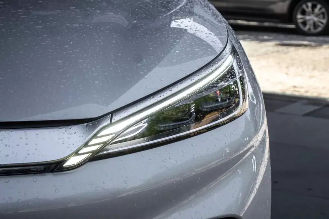 BYD Atto 3 2023 - 27990 EUR, 42869 km - 42869km - foto 8 de 43