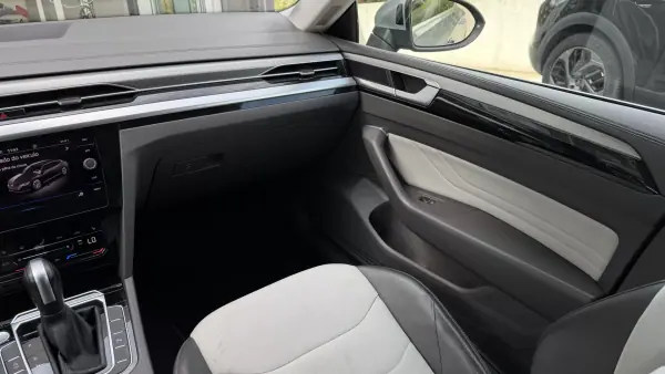 Volkswagen Arteon Shooting Brake 2022 - 24999 EUR, 171121 km - AUTO.MOTO.pt - 171121km - foto 28 de 33