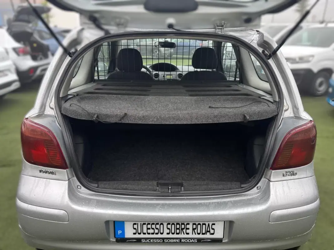 Toyota YARIS BIZZ (NLP 1.0 VVT-i 1.0) 2005 - 7990 EUR, 237418 km - AUTO.MOTO.pt - 237418km - foto 6 de 12