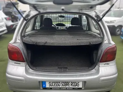 Toyota YARIS BIZZ (NLP 1.0 VVT-i 1.0) 2005 - 7990 EUR, 237418 km - AUTO.MOTO.pt - 237418km - foto 6 de 12