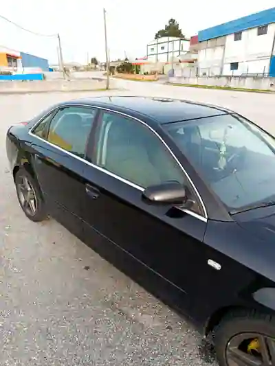 Audi A4 2006 - 4200 EUR, 329000 km - AUTO.MOTO.pt - 329000km - foto 4 de 19