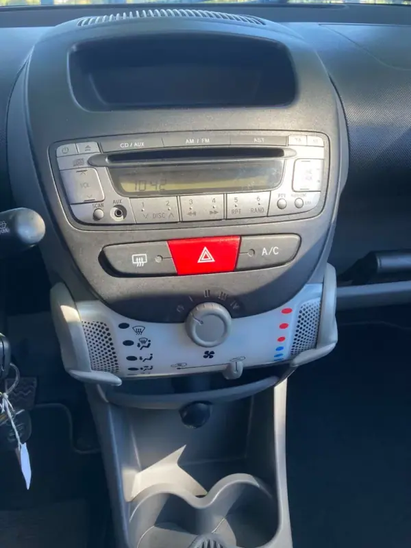 Toyota Aygo 2010 - 6350 EUR, 112661 km - 112661km - foto 15 de 19