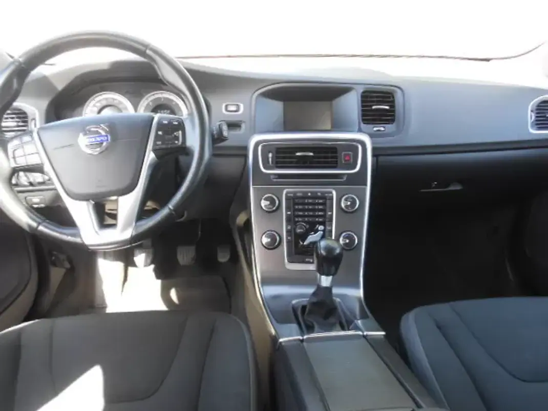 Volvo 121 2011 - 9750 EUR, 228544 km - AUTO.MOTO.pt - 228544km - foto 9 de 12
