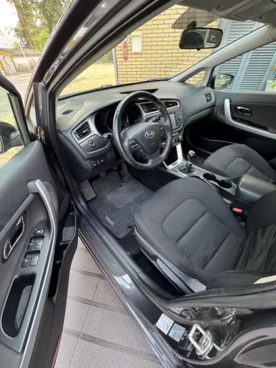 Kia Ceed 2018 - 12900 EUR, 118000 km - AUTO.MOTO.pt - 118000km - foto 9 de 10