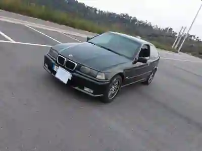 BMW 318 1999 - 2500 EUR, 175000 km - foto 1 de 9