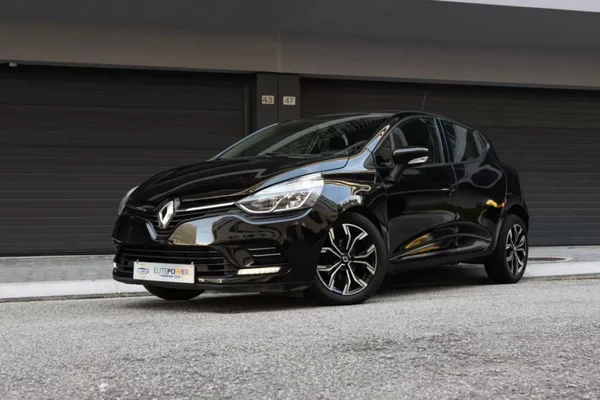 Renault Clio 2017 - 9999 EUR, 98000 km - AUTO.MOTO.pt - 98000km - foto 2 de 13