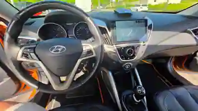 Hyundai Veloster 2012 - 10000 EUR, 150000 km - AUTO.MOTO.pt - 150000km - foto 13 de 17