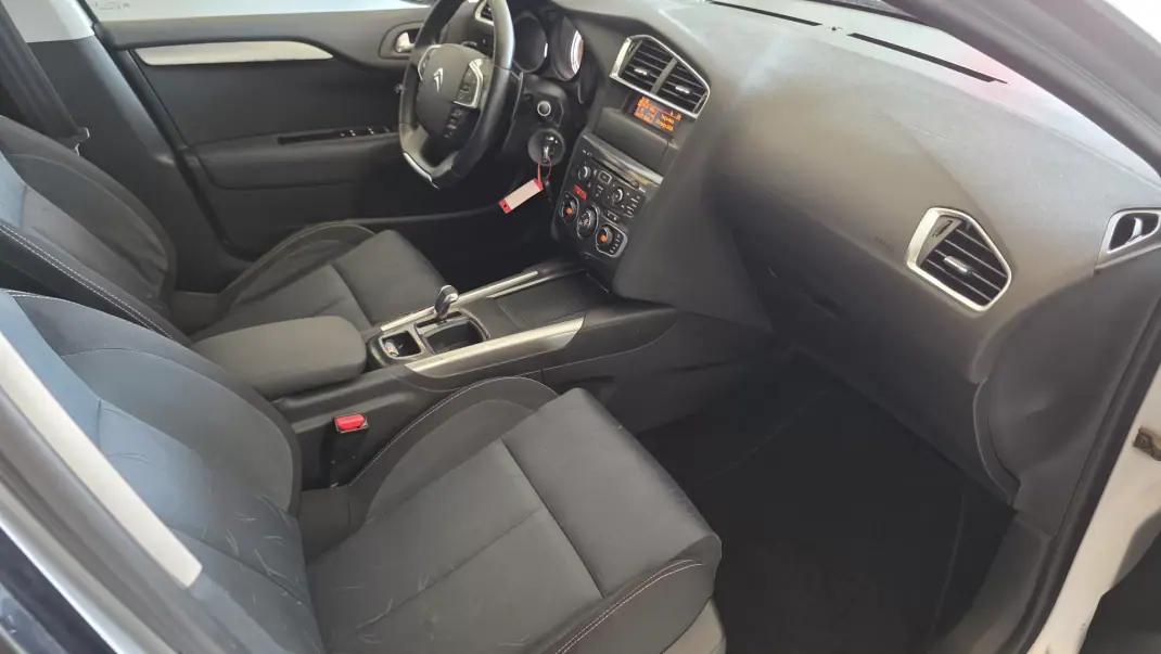Citroën C4 2011 - 7900 EUR, 225567 km - AUTO.MOTO.pt - 225567km - foto 43 de 49