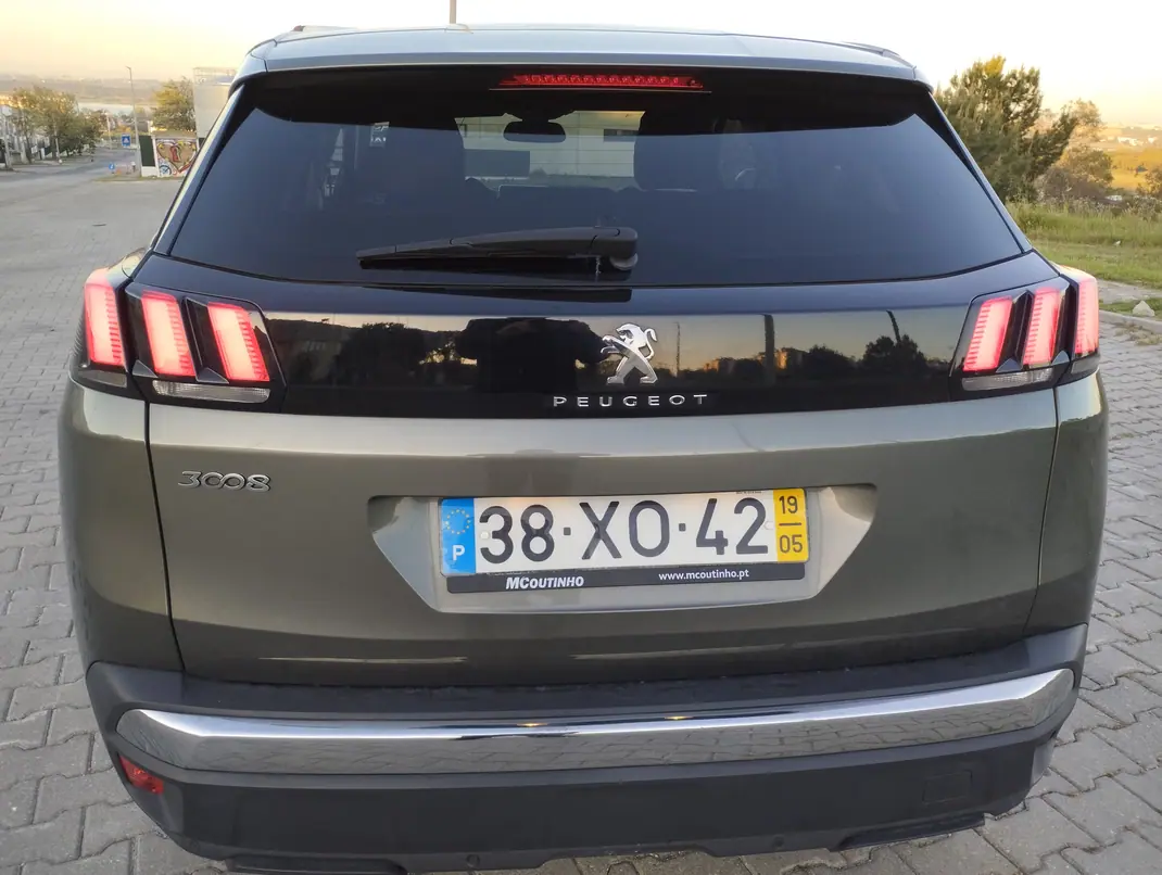 Peugeot 3008 2019 - 16000 EUR, 109000 km - AUTO.MOTO.pt - 109000km - foto 6 de 7