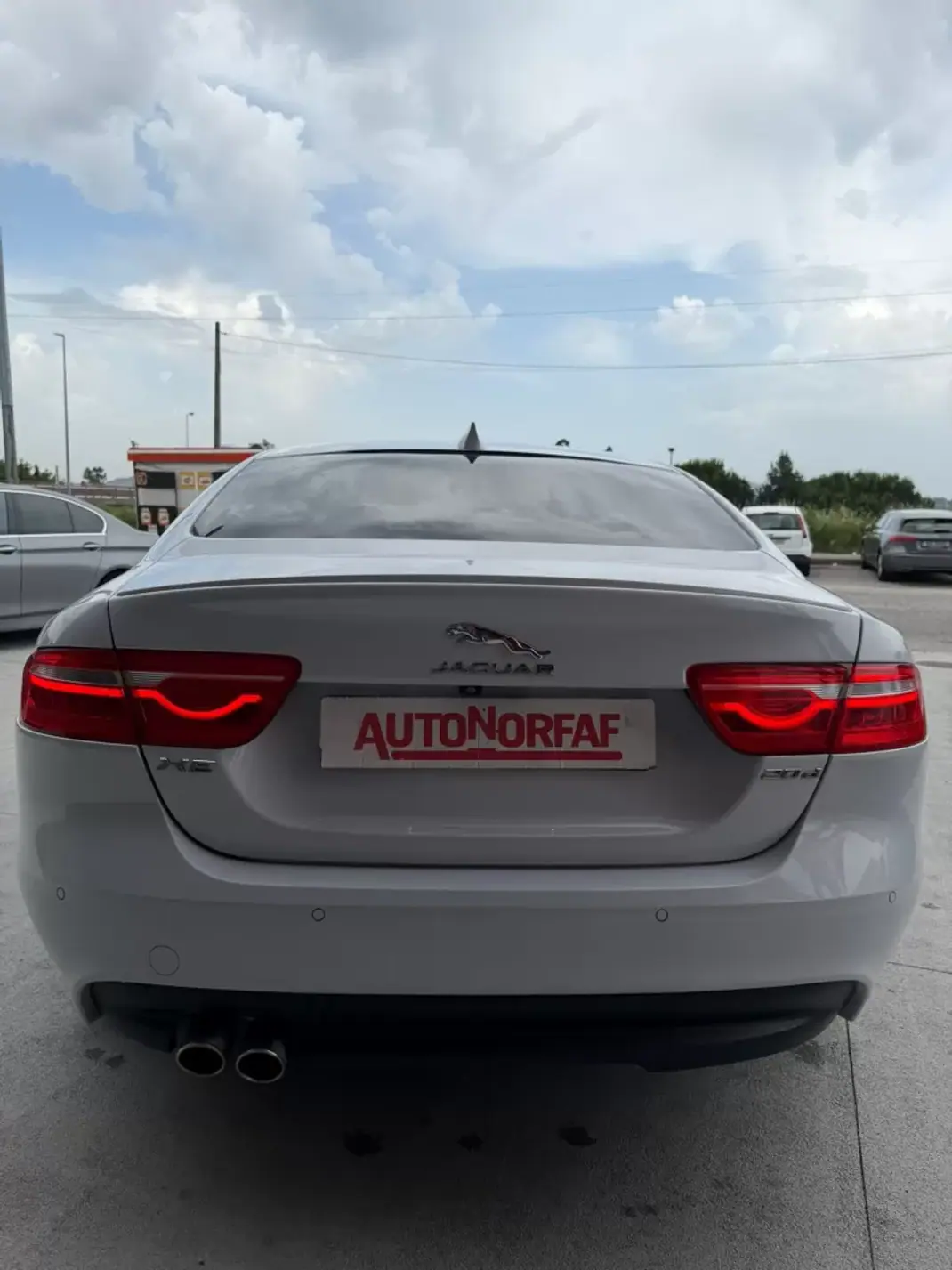 Jaguar XE 2018 - 17000 EUR, 273353 km - AUTO.MOTO.pt - 273353km - foto 6 de 20
