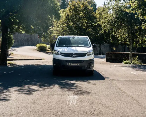 Opel Vivaro 2021 — foto 2 de 46
