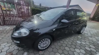 Fiat Punto 2016 - 6990 EUR, 160000 km - AUTO.MOTO.pt - 160000km - foto 4 de 13