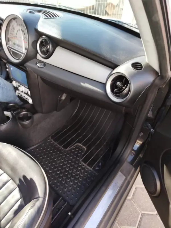 MINI Cooper 2010 - 8500 EUR, 272910 km - AUTO.MOTO.pt - 272910km - foto 11 de 14
