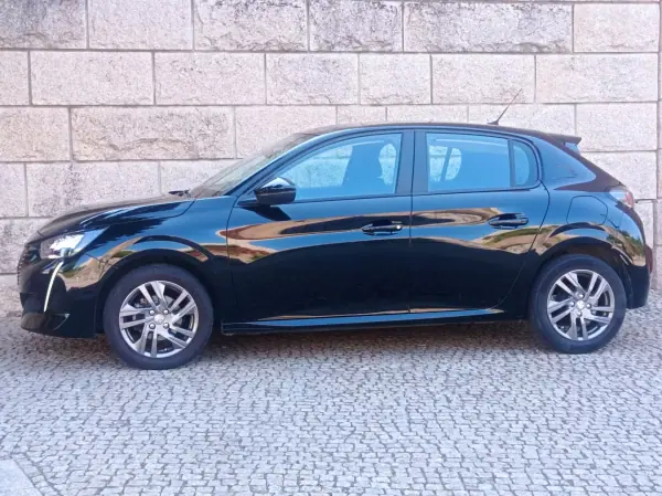 Peugeot 208 2021 - 10790 EUR, 90000 km - AUTO.MOTO.pt - 90000km - foto 8 de 15