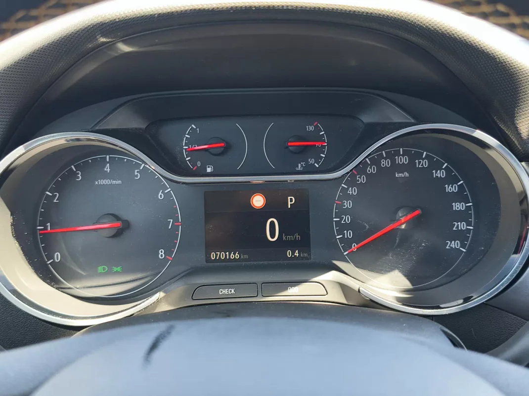 Opel Crossland X 2018 - 13990 EUR, 70165 km - AUTO.MOTO.pt - 70165km - foto 6 de 21