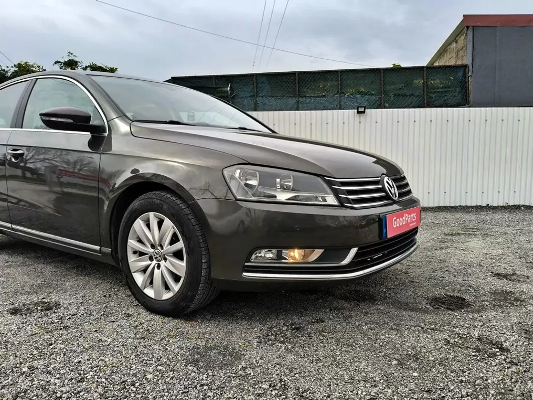 Volkswagen Passat 2012 - 8490 EUR, 296803 km - AUTO.MOTO.pt - 296803km - foto 12 de 27