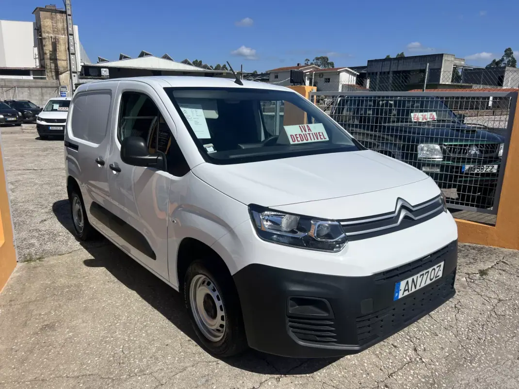 Citroën Berlingo 2022 - 13800 EUR, 118170 km - AUTO.MOTO.pt - 118170km - foto 6 de 12