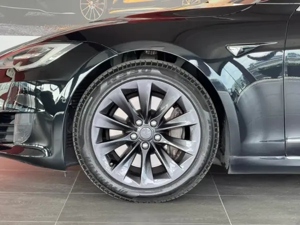 Tesla Model S 2017 - 25990 EUR, 151612 km - AUTO.MOTO.pt - 151612km - foto 9 de 23