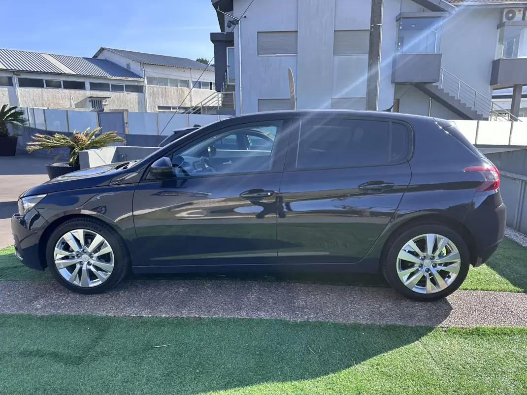 Peugeot 308 2018 - 12500 EUR, 280000 km - AUTO.MOTO.pt - 280000km - foto 16 de 41
