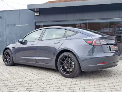 Tesla Model 3 2021 - 27500 EUR, 87000 km - AUTO.MOTO.pt - 87000km - foto 9 de 16