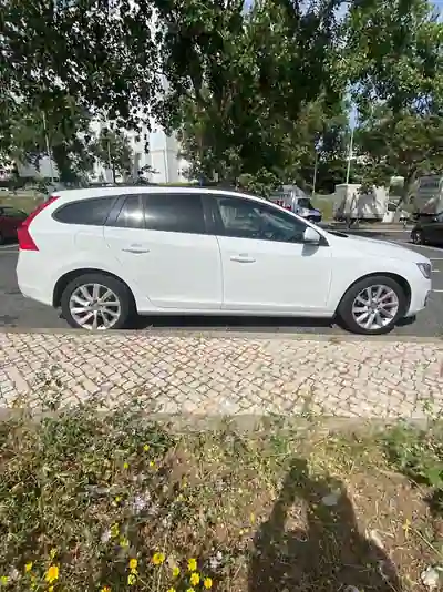 Volvo V60 2015 - 9500 EUR, 206100 km - AUTO.MOTO.pt - 206100km - foto 7 de 14