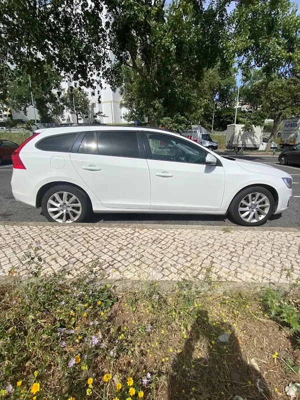 Volvo V60 2015 - 9500 EUR, 206100 km - AUTO.MOTO.pt - 206100km - foto 7 de 14