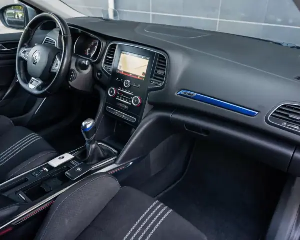 Renault Mégane Sport Tourer 2018 - 15990 EUR, 126740 km - AUTO.MOTO.pt - 126740km - foto 8 de 65