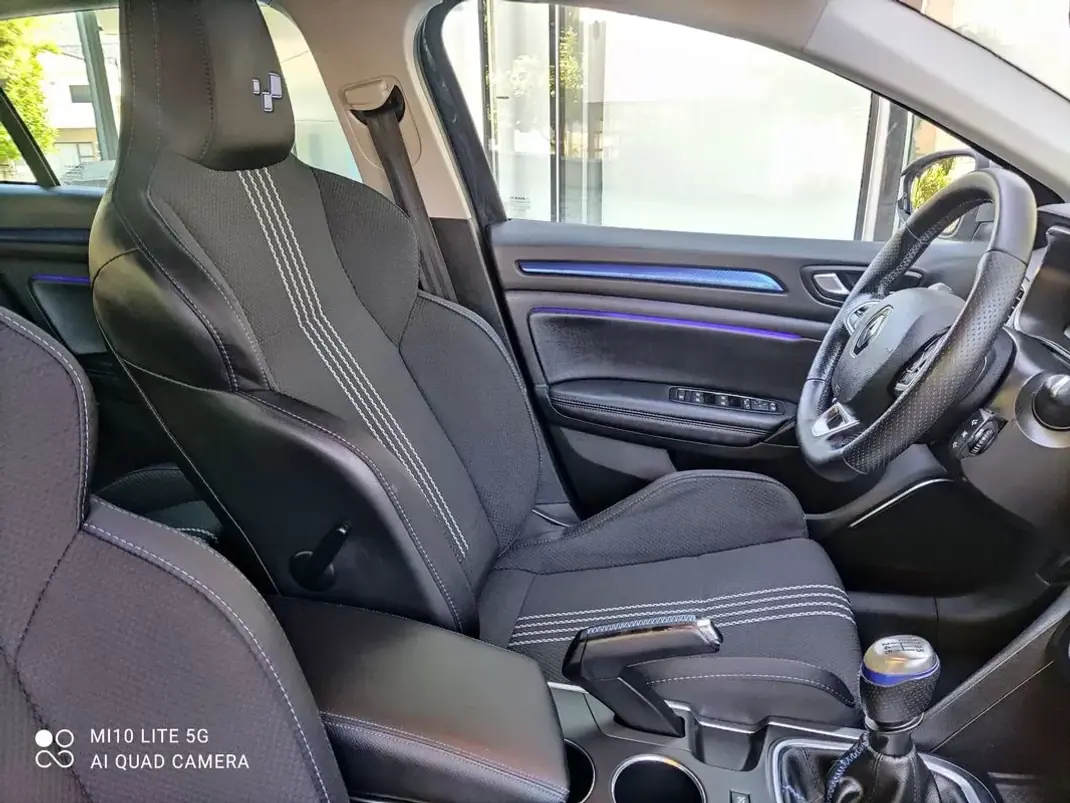Renault Mégane Sport Tourer 2018 - 14900 EUR, 112000 km - AUTO.MOTO.pt - 112000km - foto 10 de 28