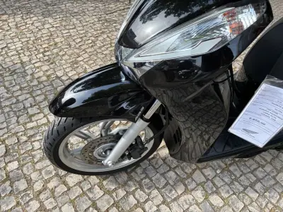 Honda SH 150i 2018 - 2950 EUR, 52726 km - AUTO.MOTO.pt - 52726km - foto 13 de 16