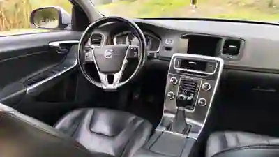 Volvo S60 2014 - 13950 EUR, 222328 km - AUTO.MOTO.pt - 222328km - foto 9 de 16