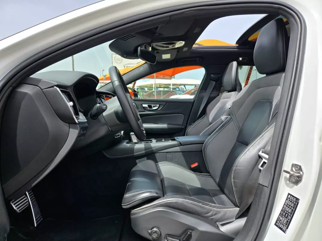 Volvo V60 2022 - 29950 EUR, 97538 km - AUTO.MOTO.pt - 97538km - foto 5 de 10