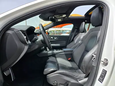 Volvo V60 2022 - 29950 EUR, 97538 km - AUTO.MOTO.pt - 97538km - foto 5 de 10