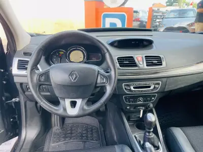Renault Mégane 2009 - 6950 EUR, 213846 km - AUTO.MOTO.pt - 213846km - foto 10 de 12