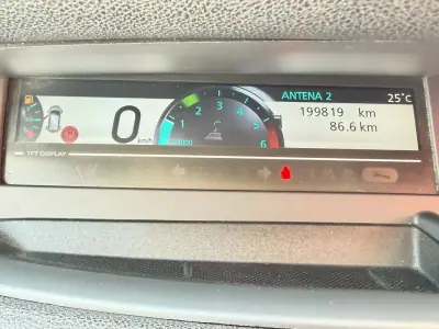 Renault Grand Scénic 2011 - 8900 EUR, 199000 km - AUTO.MOTO.pt - 199000km - foto 14 de 20
