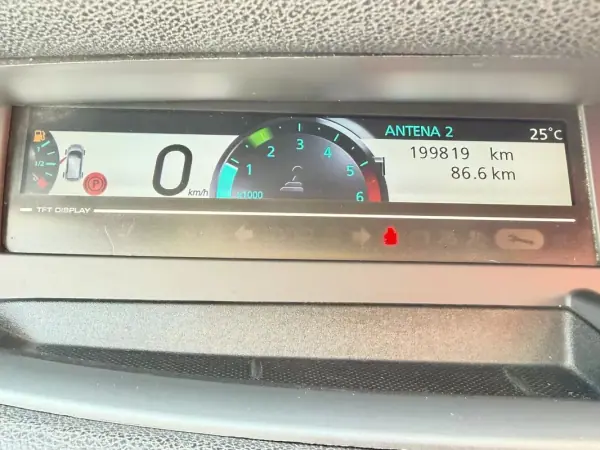 Renault Grand Scénic 2011 - 8900 EUR, 199000 km - AUTO.MOTO.pt - 199000km - foto 14 de 20