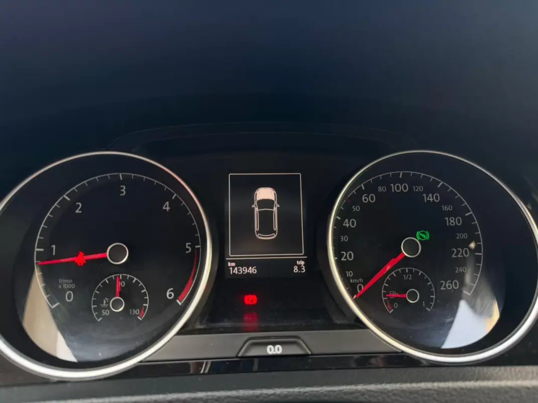 Volkswagen Golf 2014 - 15500 EUR, 143946 km - AUTO.MOTO.pt - 143946km - foto 13 de 23