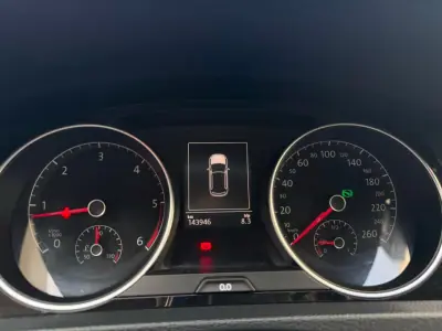 Volkswagen Golf 2014 - 15500 EUR, 143946 km - AUTO.MOTO.pt - 143946km - foto 13 de 23