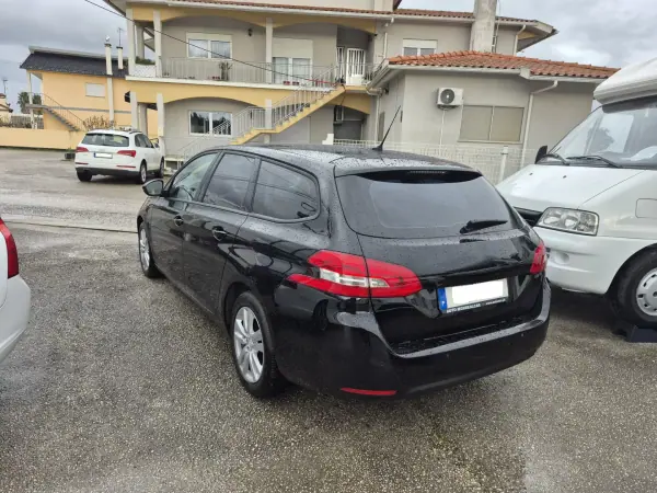 Peugeot 308 SW 2016 - 9500 EUR, 276600 km - AUTO.MOTO.pt - 276600km - foto 5 de 12