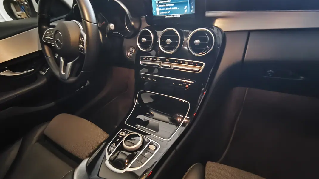 Mercedes-Benz C 300 2020 - 28500 EUR, 78000 km - AUTO.MOTO.pt - 78000km - foto 5 de 11