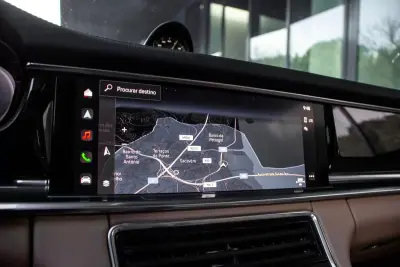 Porsche Panamera 2022 - 99950 EUR, 92267 km - AUTO.MOTO.pt - 92267km - foto 45 de 49